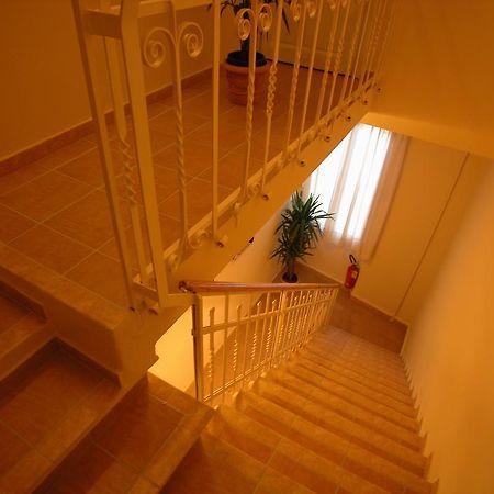 Guest House Roma Prato Buitenkant foto
