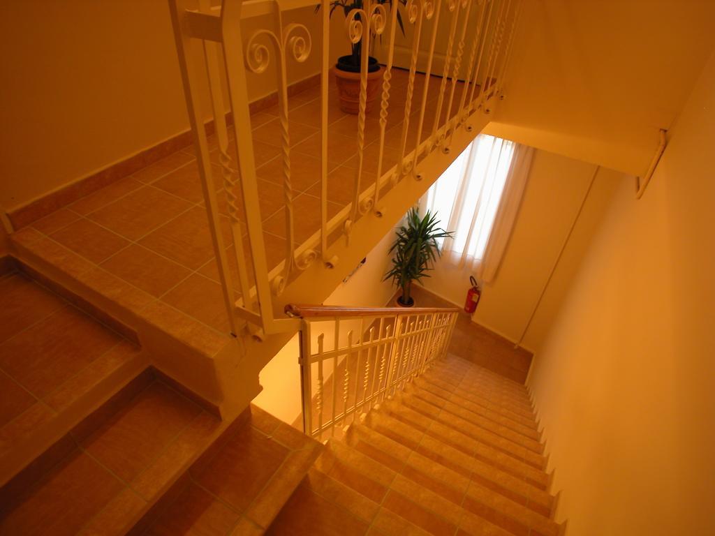 Guest House Roma Prato Buitenkant foto