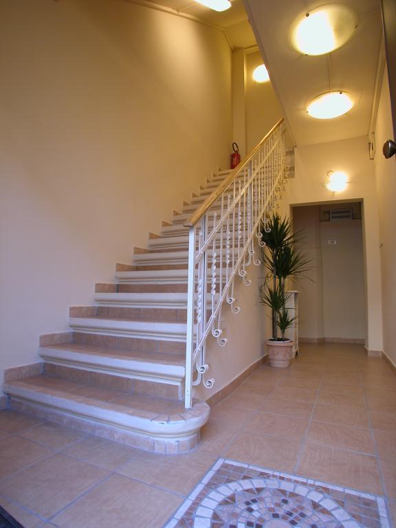 Guest House Roma Prato Buitenkant foto